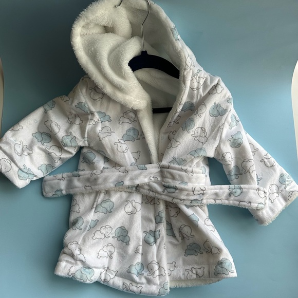 Cozy newborn baby boy blue whale bathrobe - Picture 2 of 8